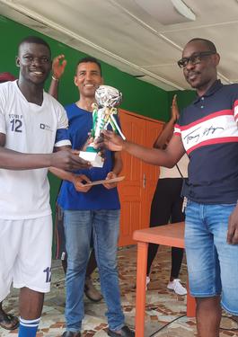Presentation of the trophy to the winner